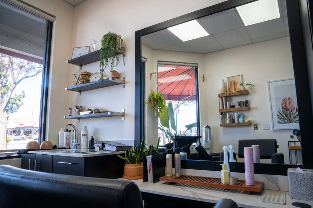 Elevate your salon suite design with budget decoration to transcend your brand identity and client experience. Salon suites for rent in Los Alamitos, CA with The Suites Spot.