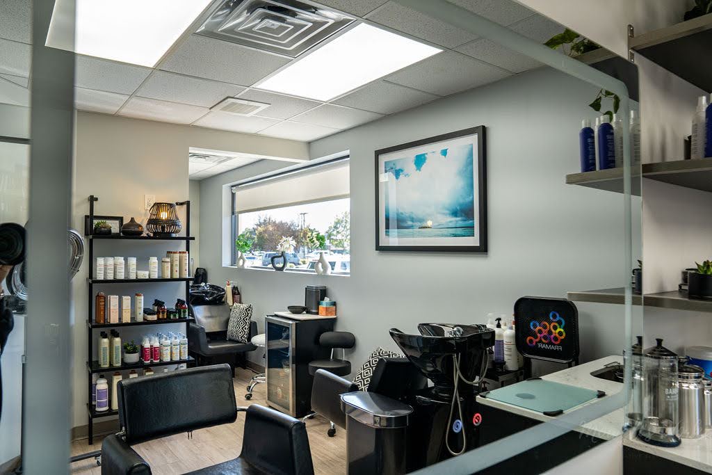 The Suites Spot is the top rated salon suites in Miracle Mile. Offering beauty professionals the best salon suites in Los Angeles for rent to run their individual beauty business. Hair stylists, estheticians, massage therapists, med spa techs, injectable nurses, and so many more can rent a Miracle Mile salon suite. Los Angeles salon suites, salon suites in LA, LA salon suites, Miracle Mile salon studios, salon studios for rent in Miracle Mile, Los Angeles salon studios. salon branding, unique brand identity, Miracle Mile salon suite