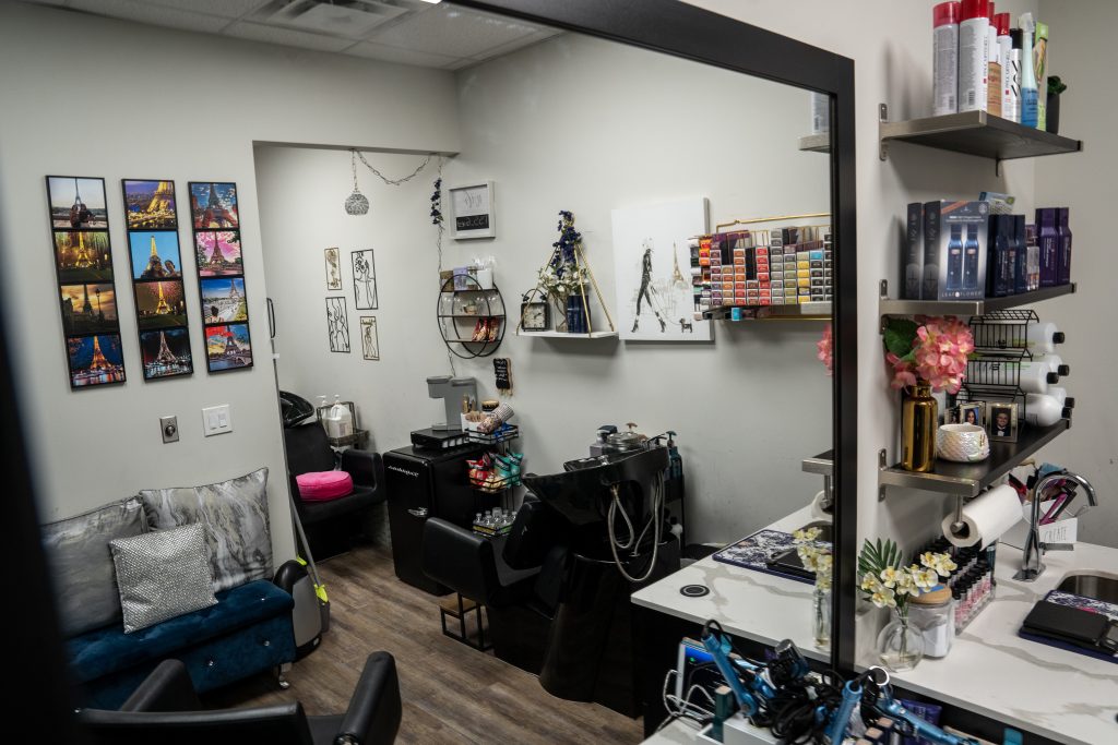 Learn how boosting you personal styling brand with these signature techniques can help your brand identity and client attraction. The Suites Spot is the best salon suites in the Los Alamitos, offering beauty professionals Los Alamitos salon suites for rent to run their individual beauty businesses. Miracle Mile salon suites, Los Alamitos salon studios for rent, Miracle Mile salon for rent, Hair salon suites in Los Alamitos. 