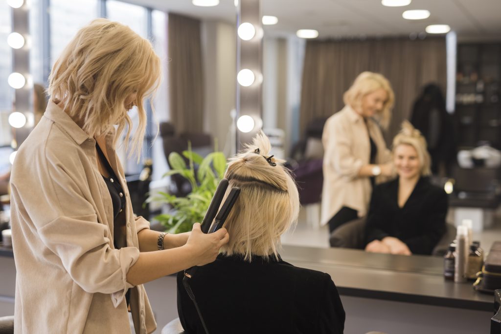 The Suites Spot is the top rated salon suites in Miracle Mile. Offering beauty professionals the best salon suites in Los Angeles for rent to run their individual beauty business. Hair stylists, estheticians, massage therapists, med spa techs, injectable nurses, and so many more can rent a Miracle Mile salon suite. Los Angeles salon suites, salon suites in LA, LA salon suites, Miracle Mile salon studios, salon studios for rent in Miracle Mile, Los Angeles salon studios. suite checklist, opening business, Miracle Mile, beauty essentials