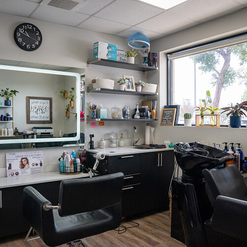 Miracle mile beauty professionals choose luxury suites to rent in Los Angeles over traditional salons. The Suites Spot is the top rated salon suites in Los Alamitos and Los Angeles. Offering salon suites for rent in Miracle Mile to beauty professionals to run their independent beauty business. Salon suites in Los Angeles, Miracle hair salon suites, salon for rent in Miracle Mile, Miracle Mile salon for rent.