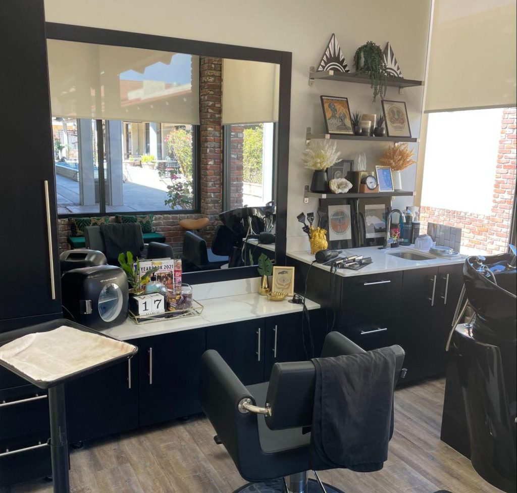 Learn how boosting you personal styling brand with these signature techniques can help your brand identity and client attraction. The Suites Spot is the best salon suites in the Los Alamitos, offering beauty professionals Los Alamitos salon suites for rent to run their individual beauty businesses. Miracle Mile salon suites, Los Alamitos salon studios for rent, Miracle Mile salon for rent, Hair salon suites in Los Alamitos.