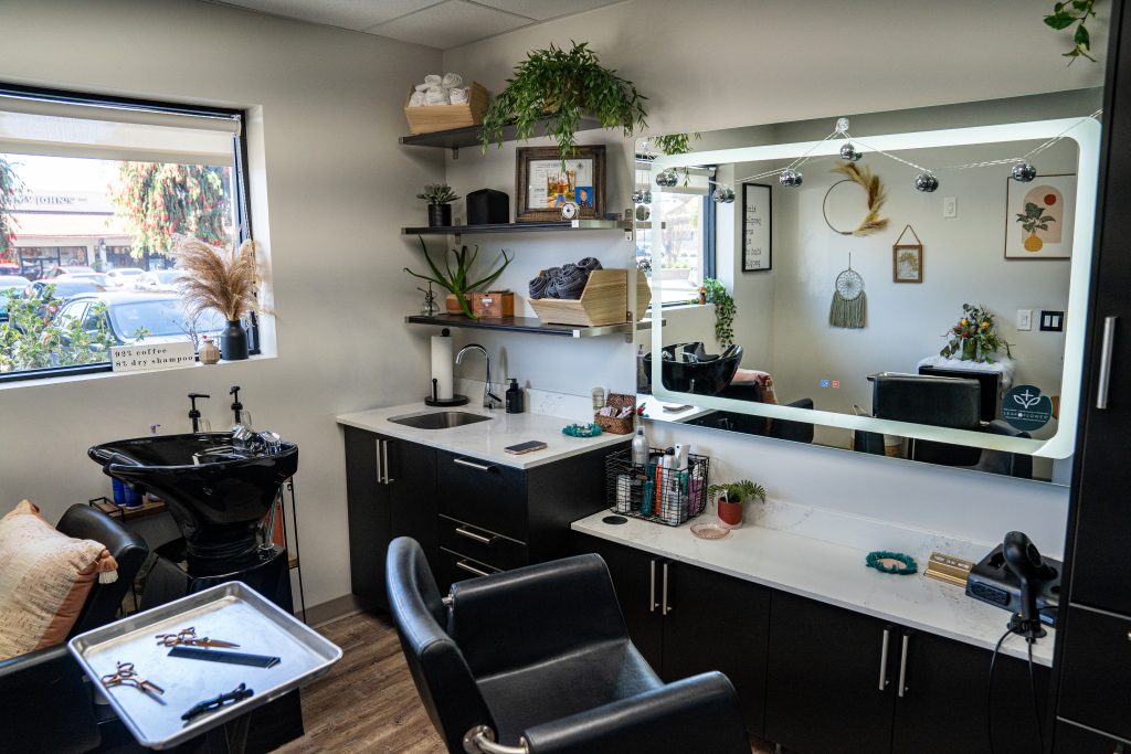 The Suites Spot is the top rated salon suites in Miracle Mile. Offering beauty professionals the best salon suites in Los Angeles for rent to run their individual beauty business. Hair stylists, estheticians, massage therapists, med spa techs, injectable nurses, and so many more can rent a Miracle Mile salon suite. Los Angeles salon suites, salon suites in LA, LA salon suites, Miracle Mile salon studios, salon studios for rent in Miracle Mile, Los Angeles salon studios. client experience, premium amenities, Miracle Mile suites