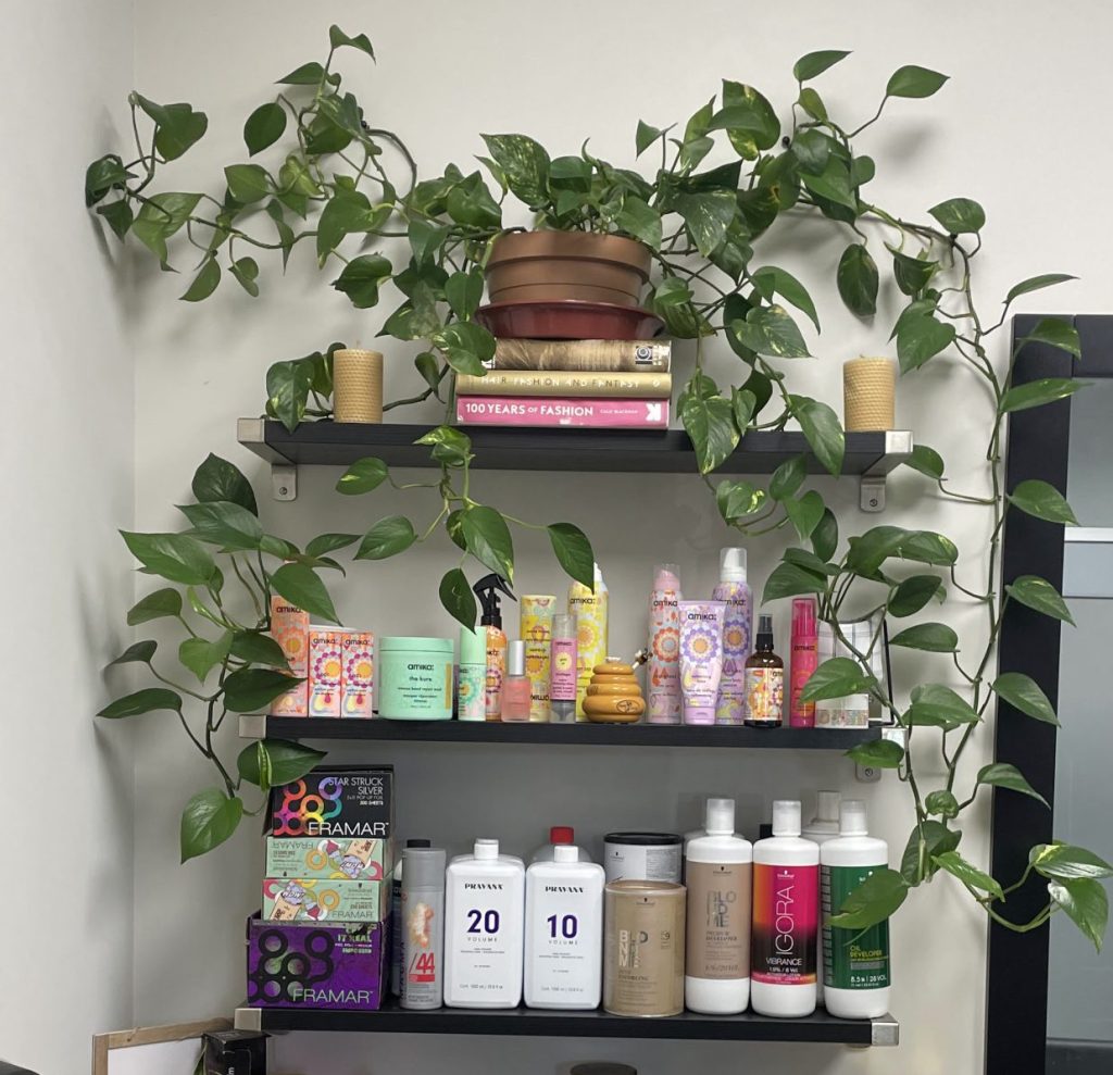 Learn how product recommendations can help build additional income and client trust with retail sales. The Suites Spot offers the top salon suites in Orange County. Salon suites for rent in Los Alamitos, los alamitos salon studios, Los angeles hair salon suites, fairfax salon rental space, los alamitos salon for rent
