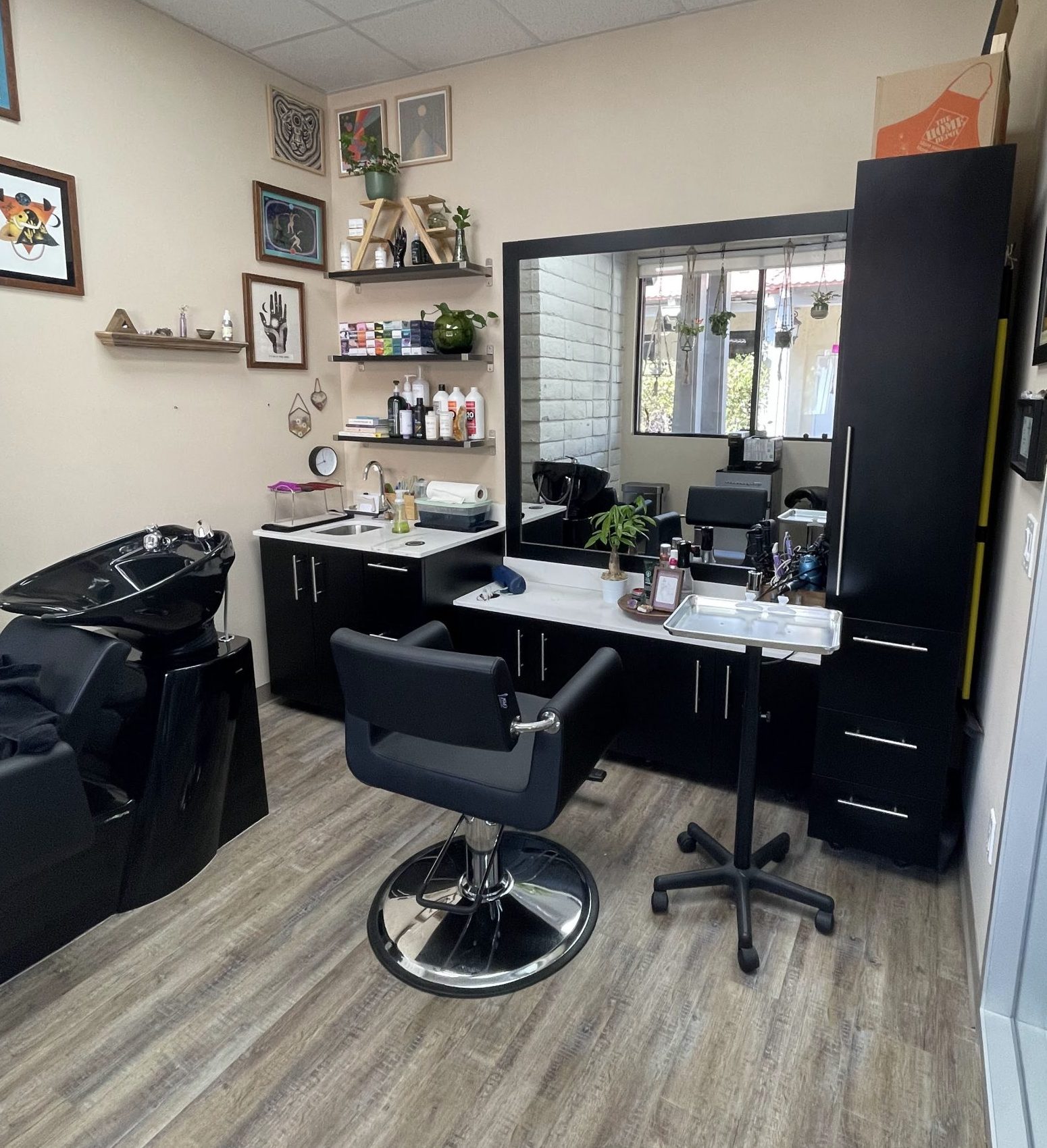 The Suites Spot is the top provider of salon suites in Los Alamitos and Los Angeles. Offering beauty professionals luxury salon suites for rent in Miracle Mile and Los Alamitos for an affordable price to run their individual beauty business. Hair stylists, nail techs, and many more professionals can find the new home for their business in our salon studios in Miracle Mile. hair salon suites for rent in Los alamitos, Los Angeles salon for rent, salon suites near beverly hills, salon studios in Los Alamitos, salon suites near Hollywood, Miracle Mile hair salon suites. beauty service pricing, value perception, Los Alamitos salon suites, profit optimization.