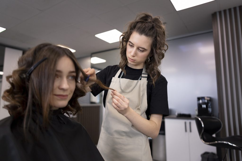 suite partnership, co-working strategies, beauty professionals, shared space, The Suites Spot is the top provider of salon suites in Los Alamitos and Los Angeles. Offering beauty professionals luxury salon suites for rent in Miracle Mile and Los Alamitos for an affordable price to run their individual beauty business. Hair stylists, nail techs, and many more professionals can find the new home for their business in our salon studios in Miracle Mile. hair salon suites for rent in Los alamitos, Los Angeles salon for rent, salon suites near beverly hills, salon studios in Los Alamitos, salon suites near Hollywood, Miracle Mile hair salon suites