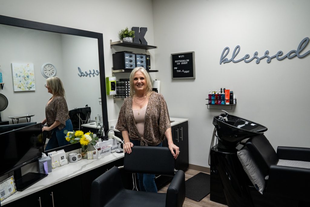 The Suites Spot is the top rated salon suites in Miracle Mile. Offering beauty professionals the best salon suites in Los Angeles for rent to run their individual beauty business. Hair stylists, estheticians, massage therapists, med spa techs, injectable nurses, and so many more can rent a Miracle Mile salon suite. Los Angeles salon suites, salon suites in LA, LA salon suites, Miracle Mile salon studios, salon studios for rent in Miracle Mile, Los Angeles salon studios. social media, beauty professionals, Miracle Mile salon suite